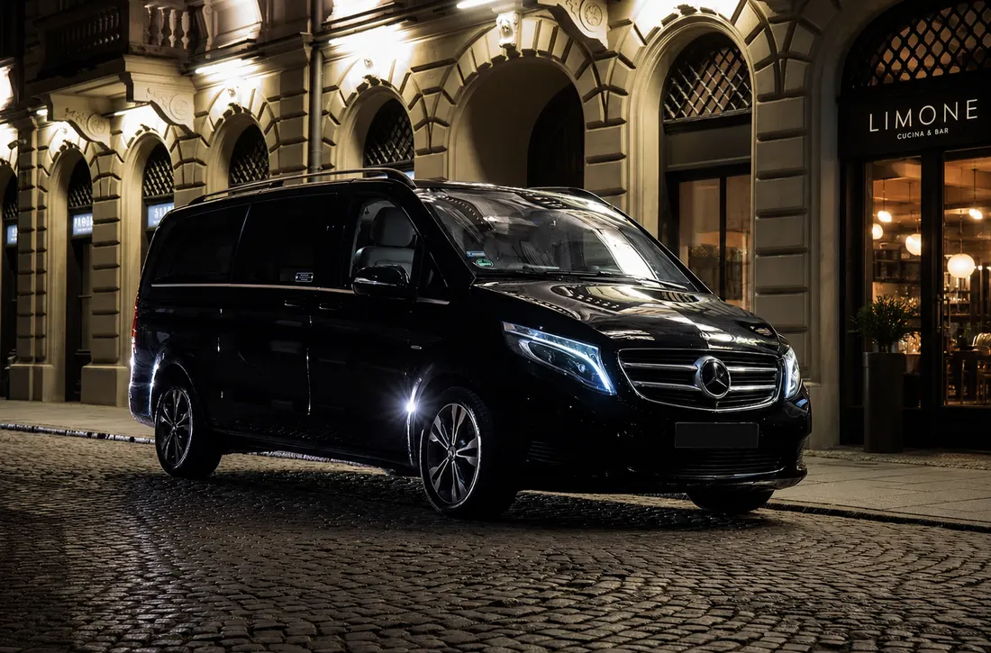 Minivan Mercedes-Benz per transfer e navetta a Belvedere Marittimo